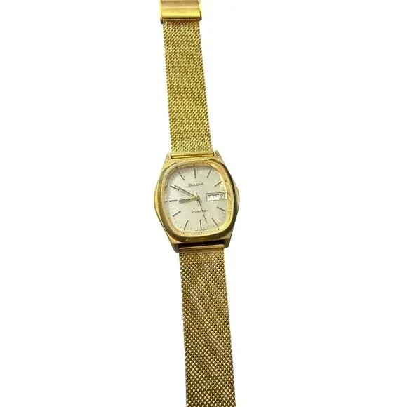 Vintage Bulova Quartz Gold Tone Mesh Bracelet Watch Day Date Men's Runs